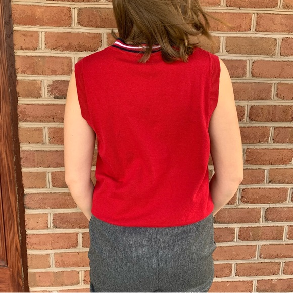 V-neck sweater vest. Mens size Medium. Unisex - Picture 4 of 7